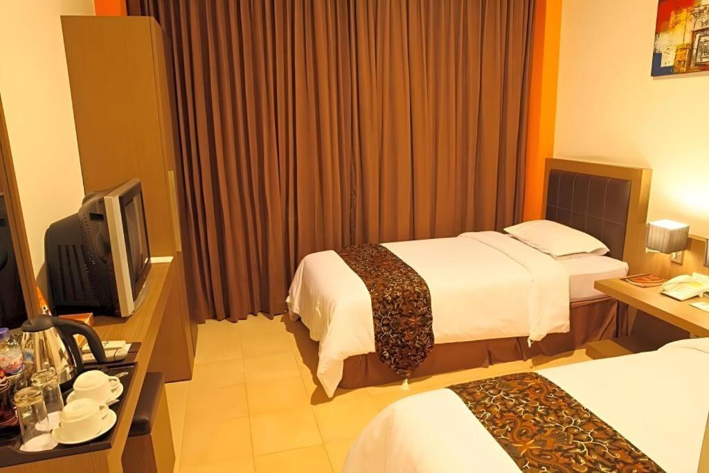 Grand Malioboro Yogyakarta Hotel Exterior foto