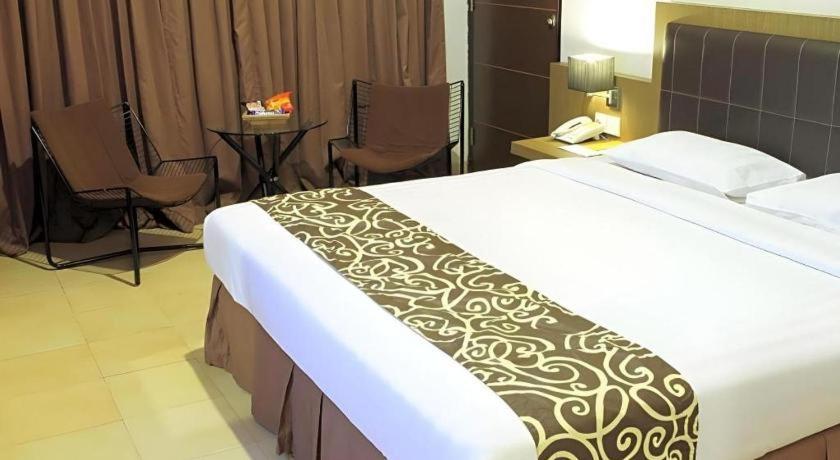 Grand Malioboro Yogyakarta Hotel Exterior foto